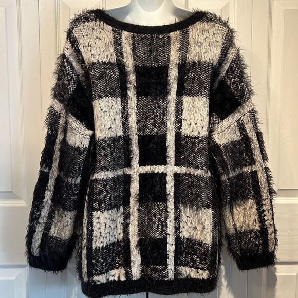 DEX Black/Cream Long Sleeve Eyelash Oversized Sweater Size M - Picture 6 of 9